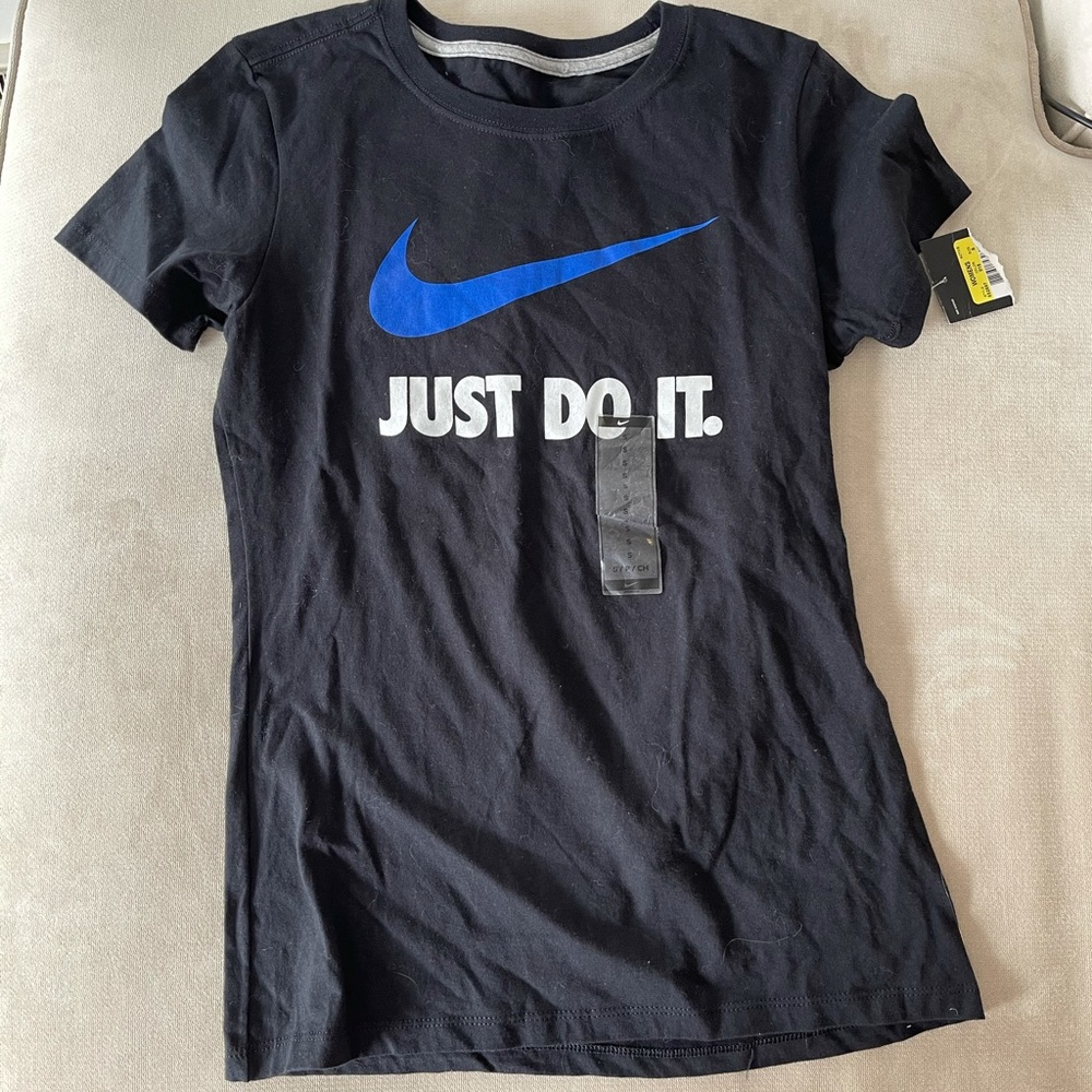 NWT women’s Nike shirt
